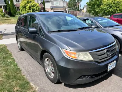 Selling as is. 302,000 km Has a set of snow tires on rims No air conditioning, some rust Needs work...