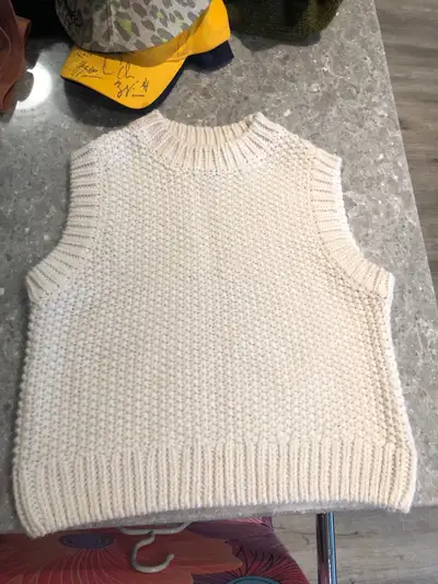 H&M Sweater Vest size small, View more