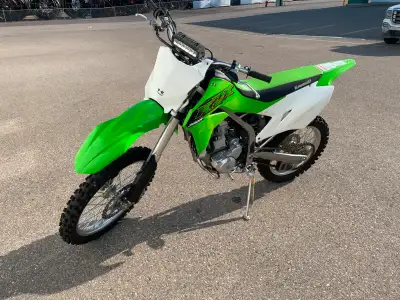 no issues great trail bike. stock besides headlight. Willing to trade for a smaller bike like a crf2...