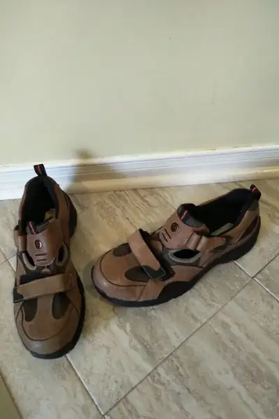 MEN's Golf Shoes Size 9*, View more