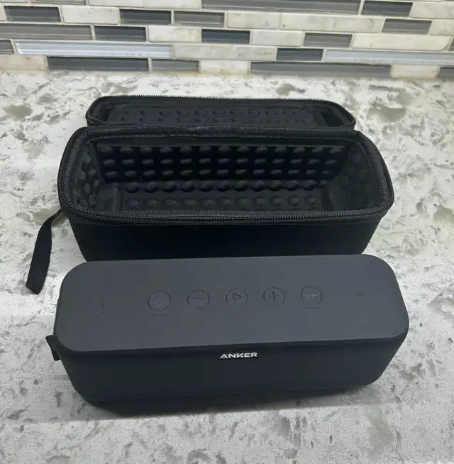 Anker Soundcore Boost speaker with hard shell case in Speakers in Mississauga / Peel Region - Image 3