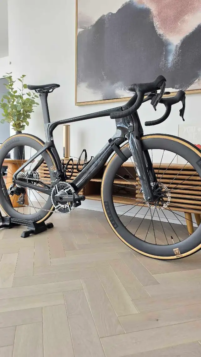 2026 Cervelo S5 SRAM Red 56cm Road Bike in Road in City of Toronto - Image 4