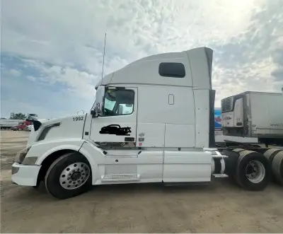 Selling the volvo 2012 automatic transmission, D13 500Hp, eco-torque, safety valid. Emission teat cl...