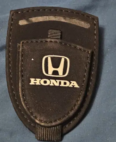 This is a Honda key chain. This item is in used condition. It would be a great addition to any Honda...