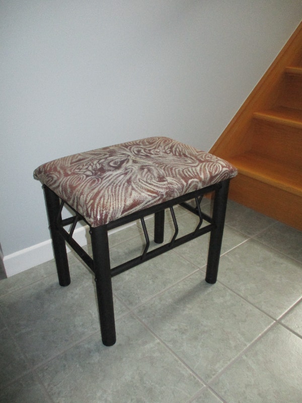 Small Metal Frame Footstool Other Ottawa Kijiji