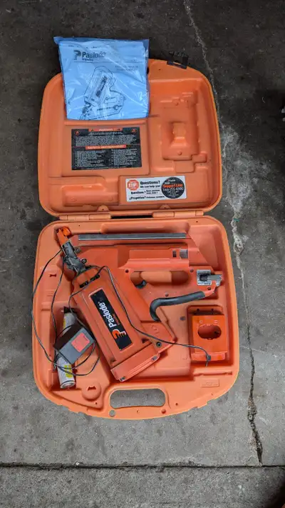 Paslode Impulse Framing Nailer Part No. 900420. Comes with everything in the pic, including the case...
