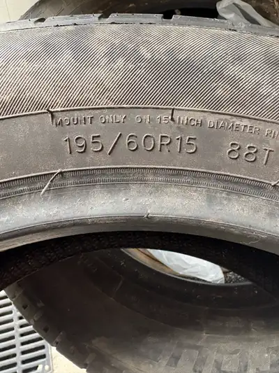 Pneu d’été en très bonne état, cette hiver j’ai pris un nid d’autruche dans nos belle routes du Québ...