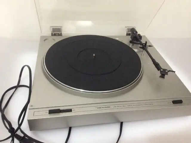 Realistic Turntable LAB 8130 Belt Drive Automatic in Stereo Systems & Home Theatre in Mississauga / Peel Region - Image 4