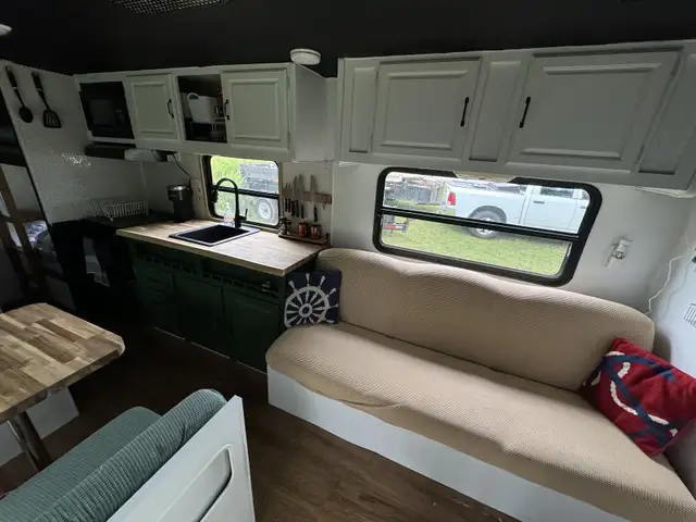 Fleetwood 28’ camper in Travel Trailers & Campers in Kingston - Image 5