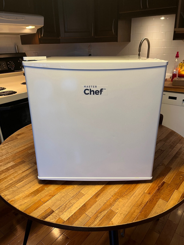 Mini-frigidaire Master Chef à vendre dans Réfrigérateurs  à Ville de Montréal