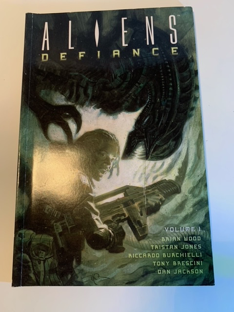 Aliens Defiance Vol. 1 in Comics & Graphic Novels in City of Montréal
