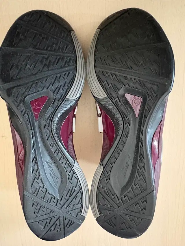 Very Rare Nike Zoom KD IVPromo Sneakers St.Benedict's Gray Bees in Men's Shoes in Oakville / Halton Region - Image 6