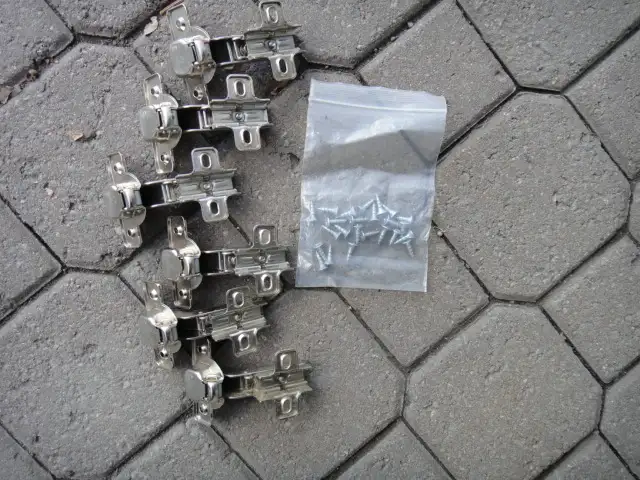 Cabinet Hinge (2$ per hinge)589631741819637762