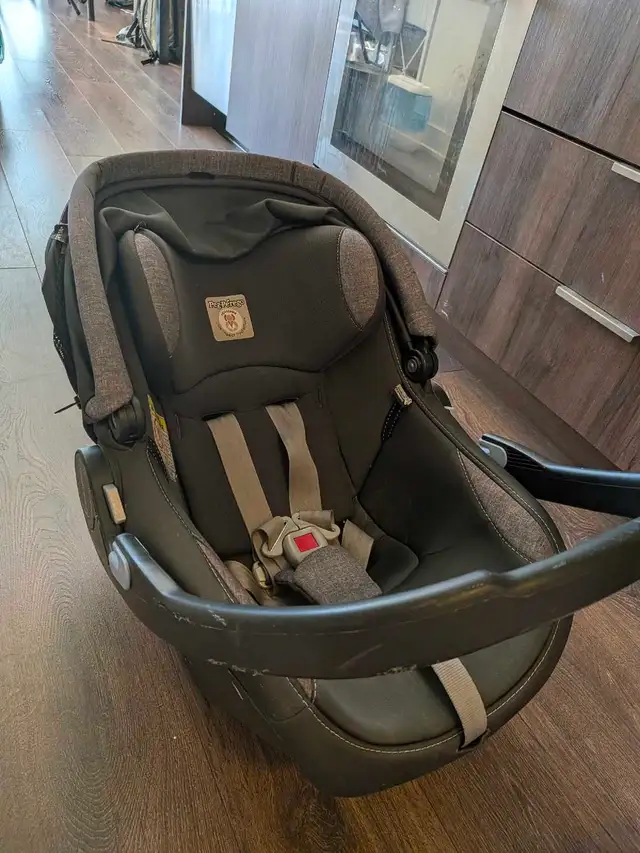 Peg Perego Infant Carrier / Baby Rocker Chair (Indoor Use) in Strollers, Carriers & Car Seats in City of Toronto - Image 2