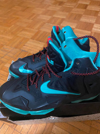 Nike Lebron 11  (6Y)