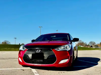 This 2013 Hyundai Veloster is a stylish and reliable hatchback featuring a unique three-door layout,...