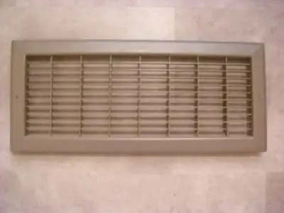 Grilles pour chauffage +/-8''x18''(valeur à neuf+/-133$/grille), View more