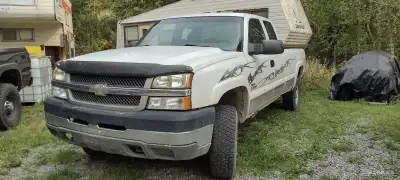 2004 Chev 3500 Extra Can. Lly engine fifth wheel hitch. Head gasket issue was running but batteries...