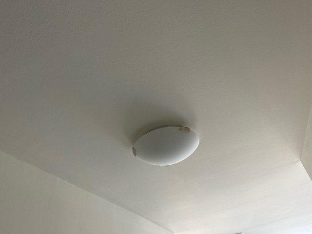 Light fixture  in Indoor Lighting & Fans in Markham / York Region - Image 2