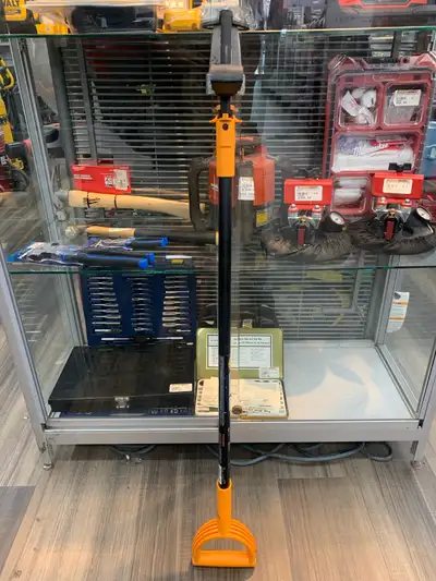 Fiskars Stand Up Weeder Item#1415609 Good working condition LAYAWAY AVAILABLE! WE BUY GOLD! WE SHIP!...
