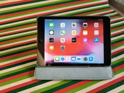 Apple iPad mini 2, like new, View more