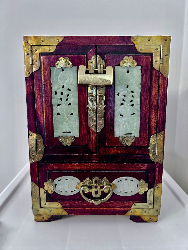 Vintage Chinese Jewelry Box in Arts & Collectibles in Markham / York Region - Image 2