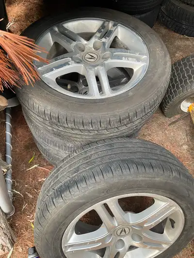 These tires are off a 2007 Acura csx but they will also fit 8th gen civics the rims are in pretty go...