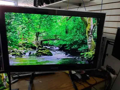 Télé Samsung de 32'' avec télécommande, View more