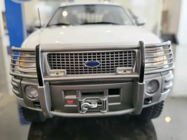 1:18 Diecast Autoart Millennium Ford Expedition Himalaya 1:18 Diecast Autoart Millennium Ford Expedition Himalaya
