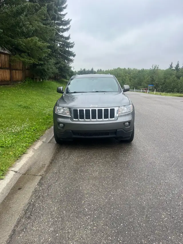 2012 jeep grand Cherokee  in Cars & Trucks in Calgary - Image 3
