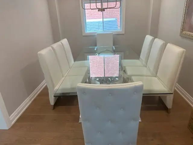 Luxury dinning room glass table comes with 8 chairs63008306788097121