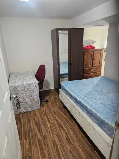 ASAP $ 650 Room for rent walking distance to Carleton University Hogsback All inclusive . Room is in...