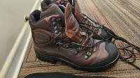 dunham hiking boots 9.5 woman's 