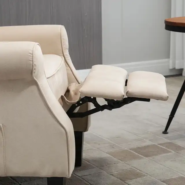 Massage recliner  in Chairs & Recliners in Markham / York Region - Image 9