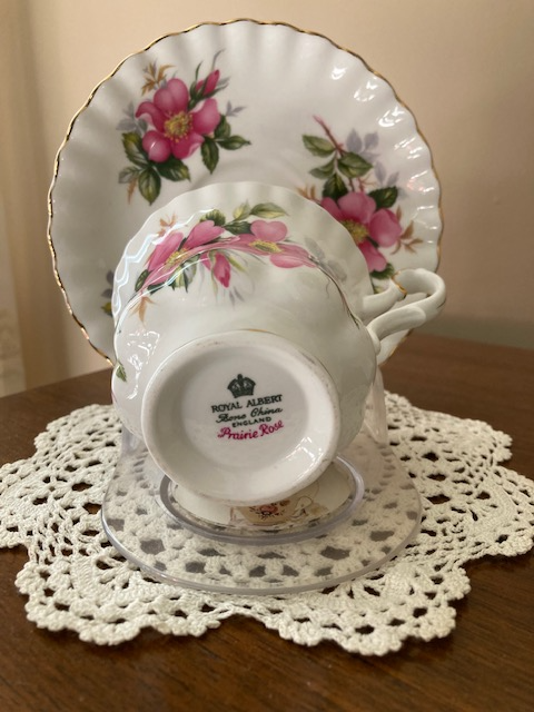 Bone China Tea Cups in Kitchen & Dining Wares in Hamilton - Image 3
