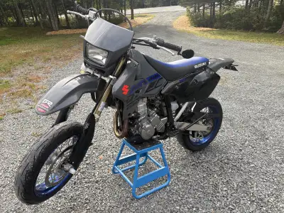 2020 DRZ 400SM -9460km -Aftermarket exhaust -Dynojet jet kit installed -3x3 air box mod -LED turn si...