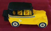 Beautiful Vintage Avon 1926 Checker Cab After Shave Decanter