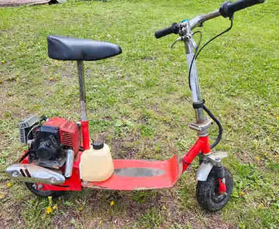 Get ready to zip around town with this fun 2-cycle, 50cc gas scooter! It's perfect for quick trips a...
