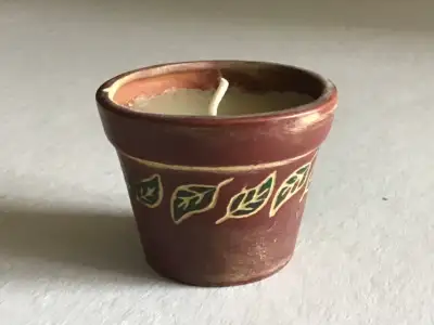 Chandelle dans un pot en terre cuite original, View more