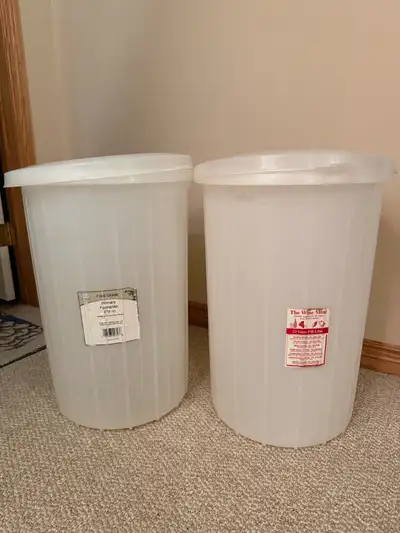 the wine mine 23 liter plastic container with lid clean as new , View more