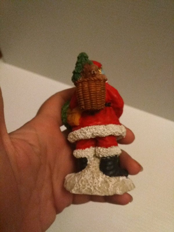 Christmas Figurine: Santa Claus with wreath 4" Hand-Painted in Holiday, Event & Seasonal in Cambridge - Image 2