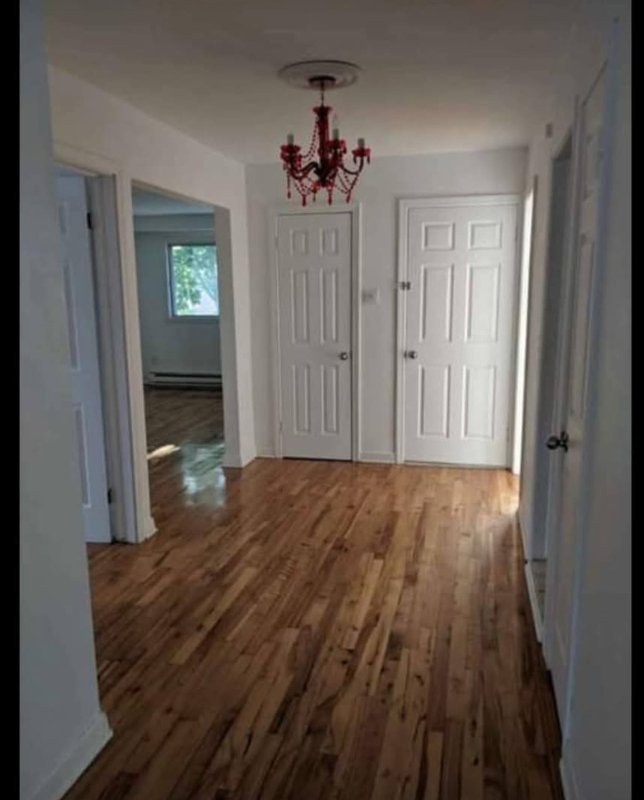 Très beau, spacieux 5 1/2 en haut d'un duplex — photo 3