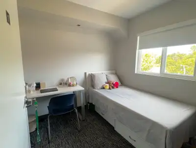 Private Room for Rent near Durham College and Ontario Tech U