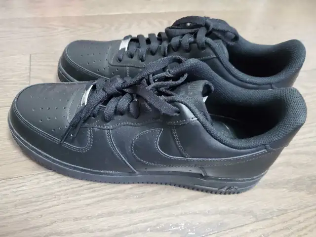 Nike Air Force 1s Black Size 10.563804702621825122