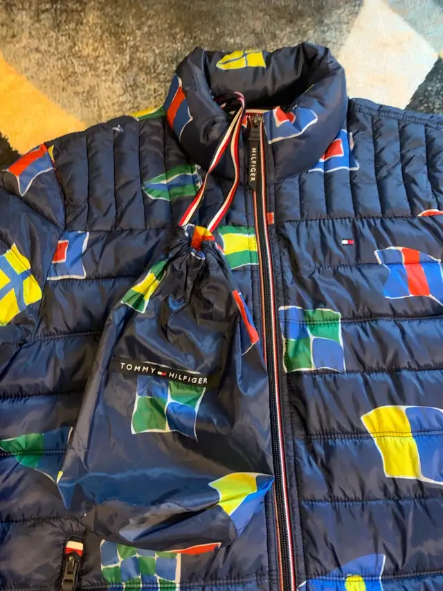 Tommy Hilfiger Flags Puffer Jacket Brand New in Men's in Mississauga / Peel Region - Image 8