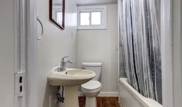 private room for rent in Room Rentals & Roommates in Owen Sound - Image 3