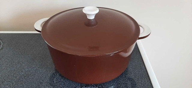 Vintage Descoware Dutch oven in Kitchen & Dining Wares in St. Catharines