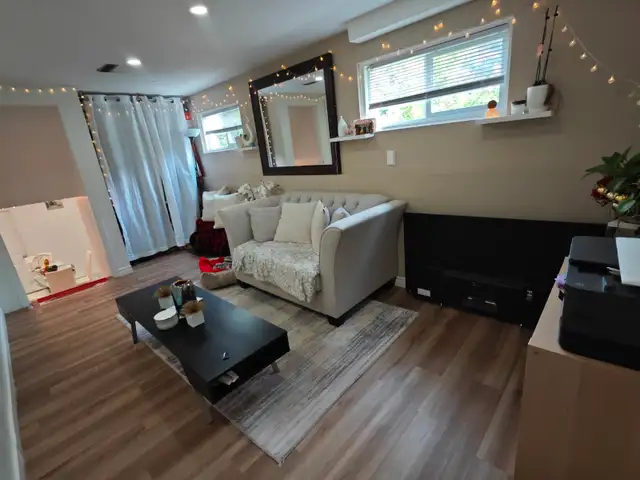 Two-level suite, Ground level living room, 2 basement bedrooms in Long Term Rentals in Mississauga / Peel Region - Image 19