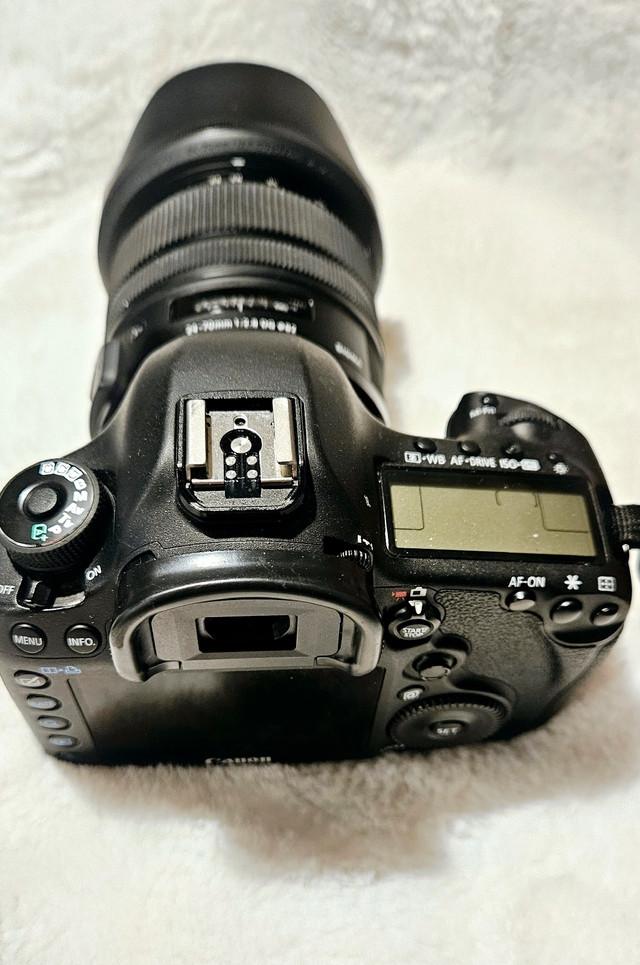Canon 5D Mark III + Canon Canon Speedlite 580EX II + Canon Bag in Cameras & Camcorders in Oshawa / Durham Region - Image 3