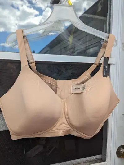 Beautiful NEW bra. Very soft material. 42 DD no wire, View more